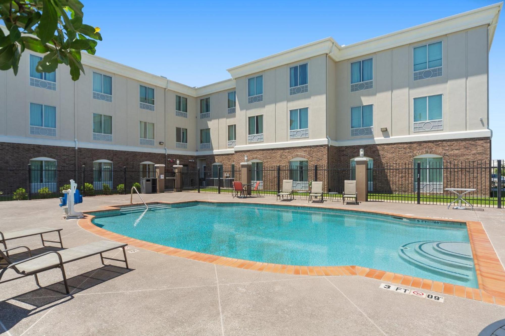 Holiday Inn Express Tomball By Ihg Exterior foto